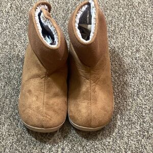 Isotoner Cozy Brown Slipper Boots Size 9.5 10